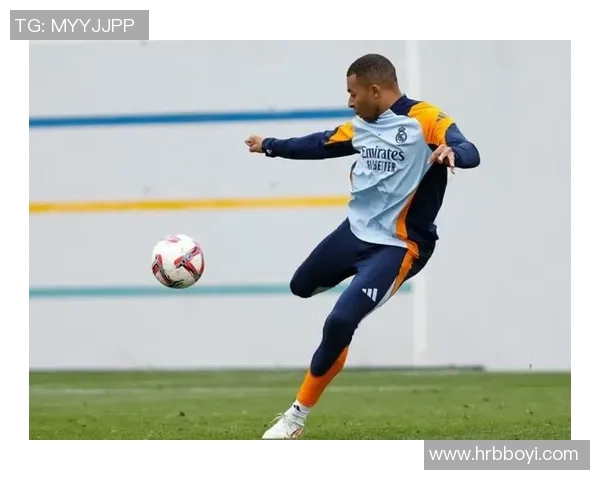 足球卡片收藏新宠：探索姆巴佩球星卡的独特魅力与价值